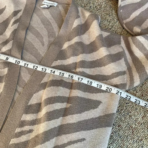 Cupcake and Cashmere Zebra Print Soft Casual Sweater Cardigan Women M-L Pockets - Picture 2 of 8